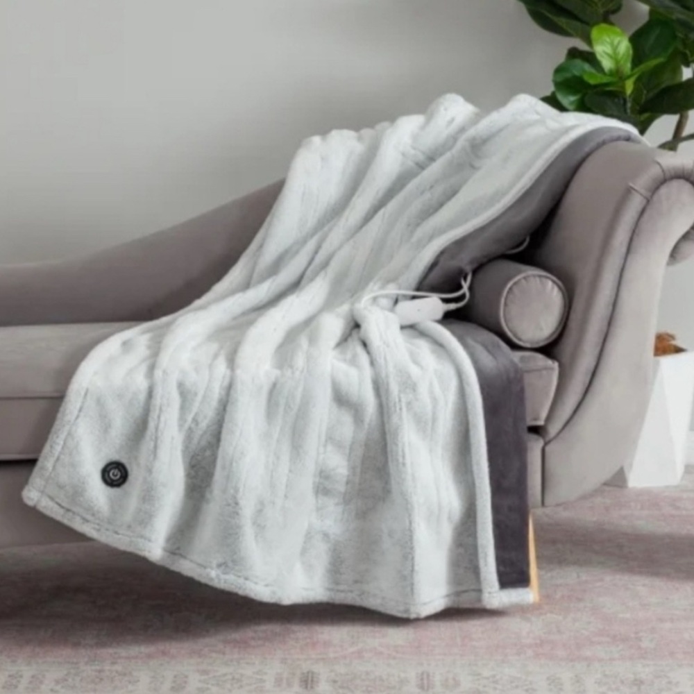 BERKSHIRE Heated Luxe Faux Fur Throw. Size: 50"x60" NWOT Final Sale - Picture 4 of 8